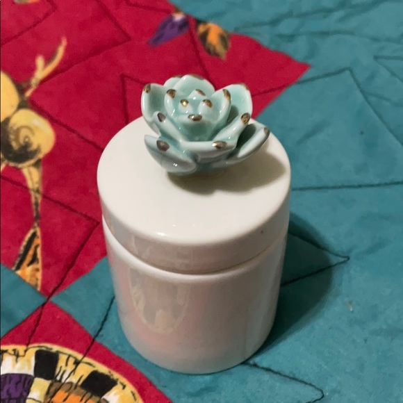 Decor - Picture 3 of 3